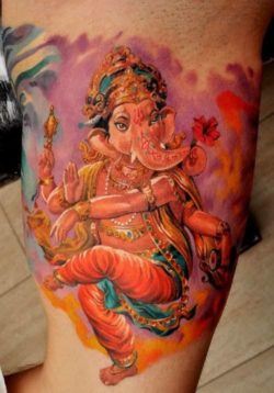 This amazing tattoo of Ganesh by Dmitriy Samohin shows the Hindu God adorned with jewelry