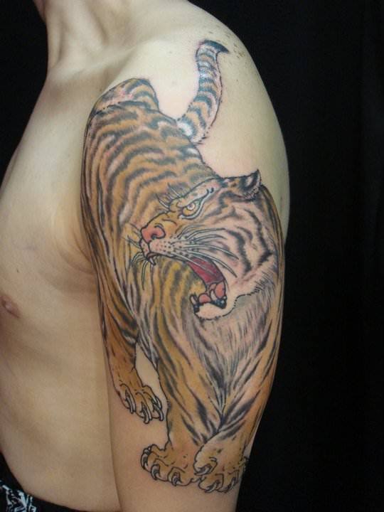 Hide Ichibay tattoos a perfect and beautiful Asian tiger in a Japanese art style