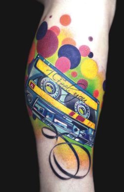 Ivana Belakova tattoos a casette tape to symbolize her clients love of music
