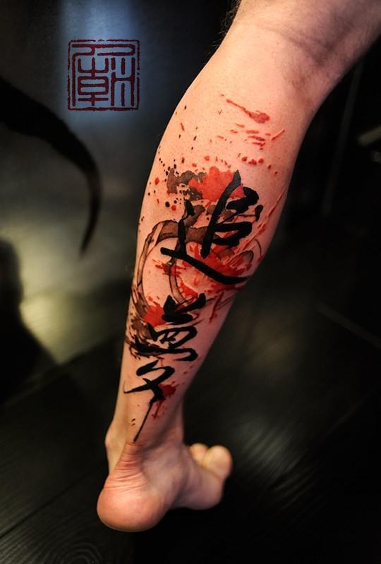 An artistic and abstract leg tattoo with splatters of paint and brushstrokes from the Chinese studio Tattoo Temple
