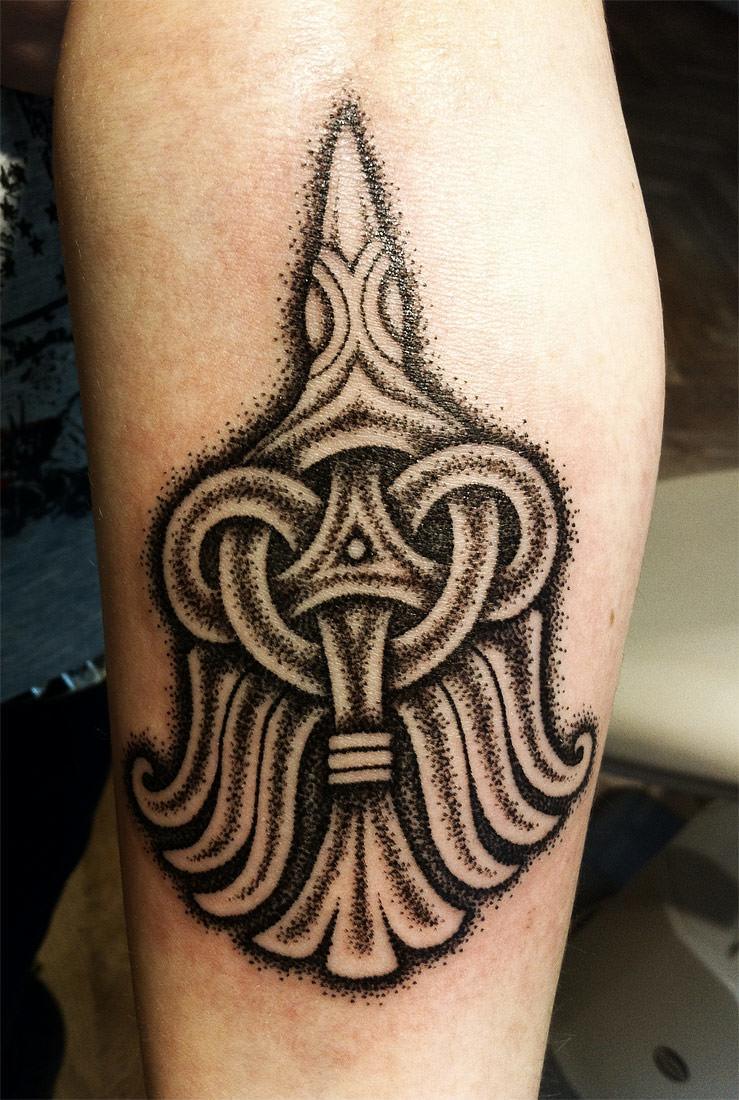 This close up of a celtic knot tattoo shows the dotwork technique that Peter Madsen uses to create texture in his designs