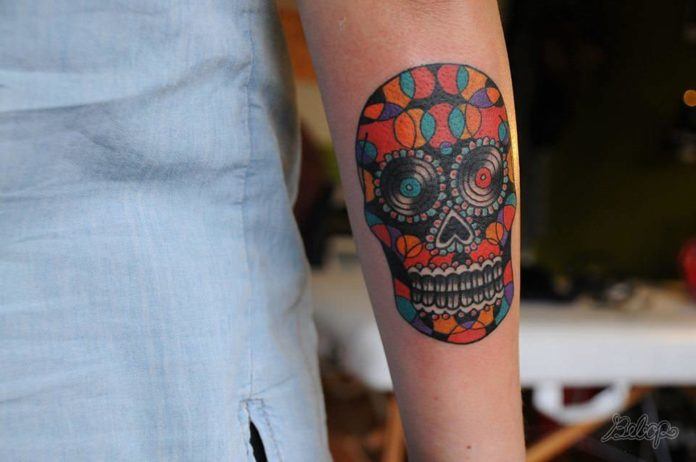 In a parody of popular day of the dead tattoos, Karolina Bebop creates a colorful skull with geometric patterns