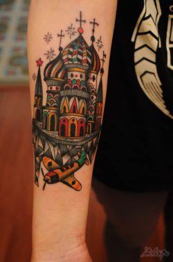 Karolina Bebop gives the Kremlin and an antique aeroplane a stylized look in this decorative tattoo