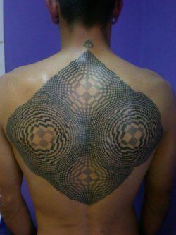 Pierluigi Deliperi distorts the shape of the human body with his hypnotic illusion tattoos