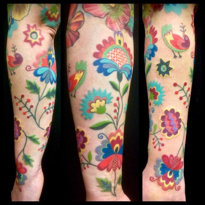 Amanda Chamfreau uses a bold color scheme in this lovely paisley flower and stylised bird tattoo