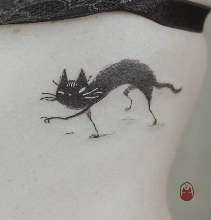 This psychotic cat tattoo by Daria Rei walks across this girl's ribs in a way that is both creepy and cute.