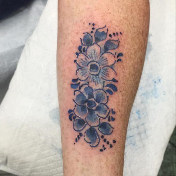 Andrea at Relegation tattoo has used a few touches of white ink to add a pop of contrast to this pretty Delft Blue flower tattoo