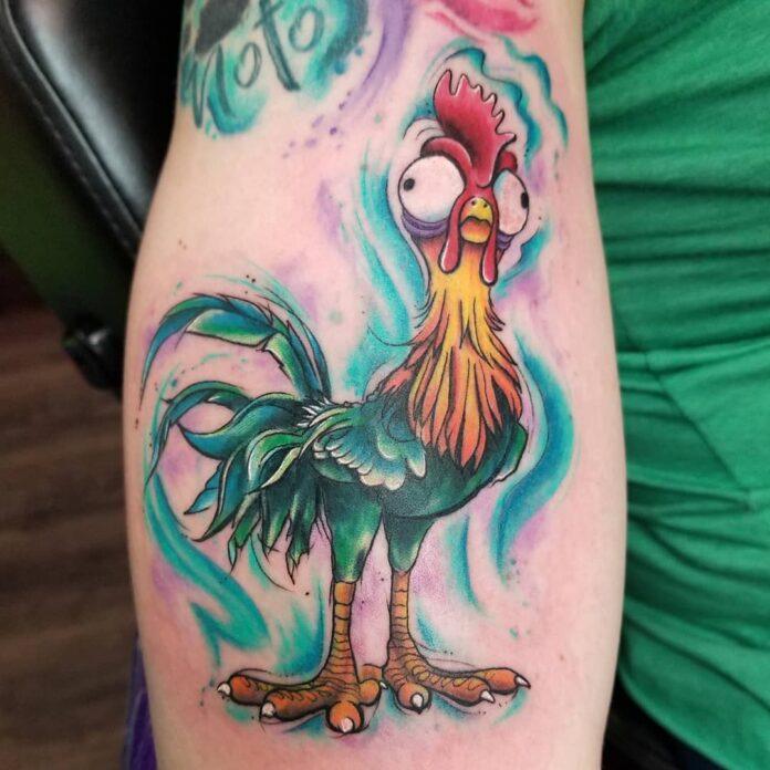 Florida based tattoo artist Cassandra has inked this striking tattoo design of Heihei the Chicken from Moana, giving this loco rooster a mad and funny appeal by adding in motion lines around this quirky bird.